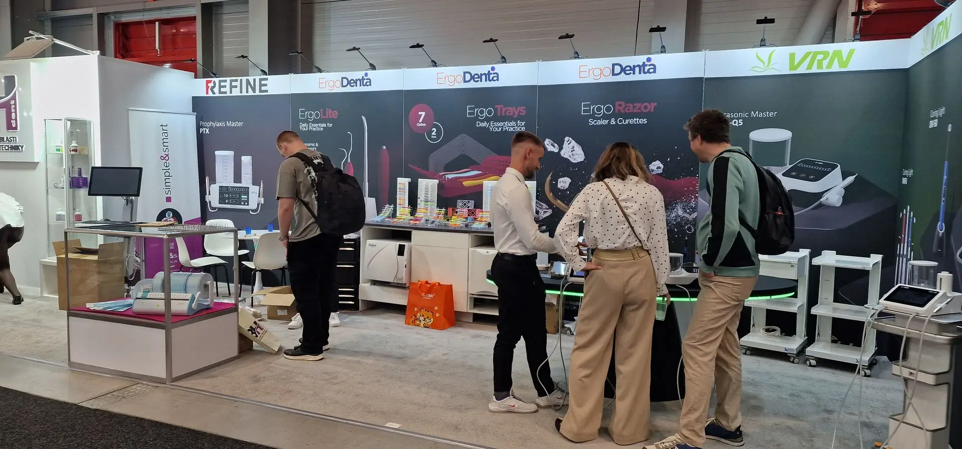 3H-Dent presenting ErgoDenta’s ergonomic instruments at Pragodent 2025.