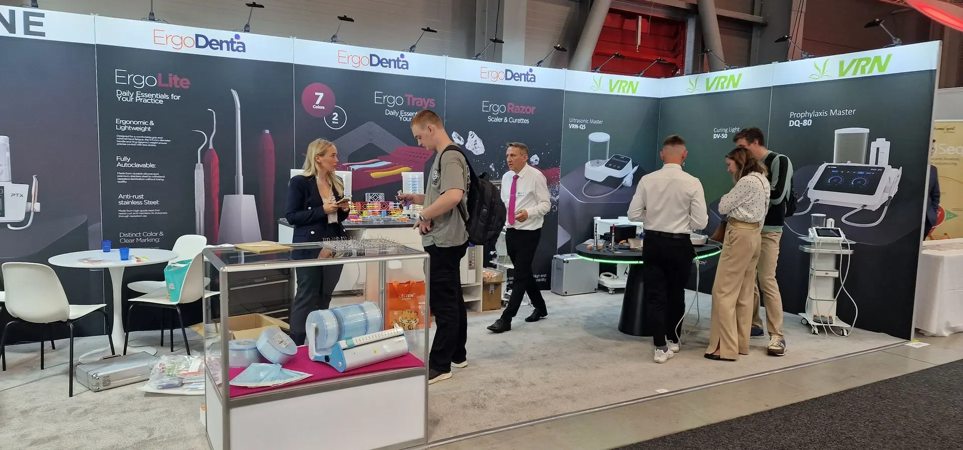 Visitors discovering ErgoDenta’s precision instruments at 3H-Dent’s stand.