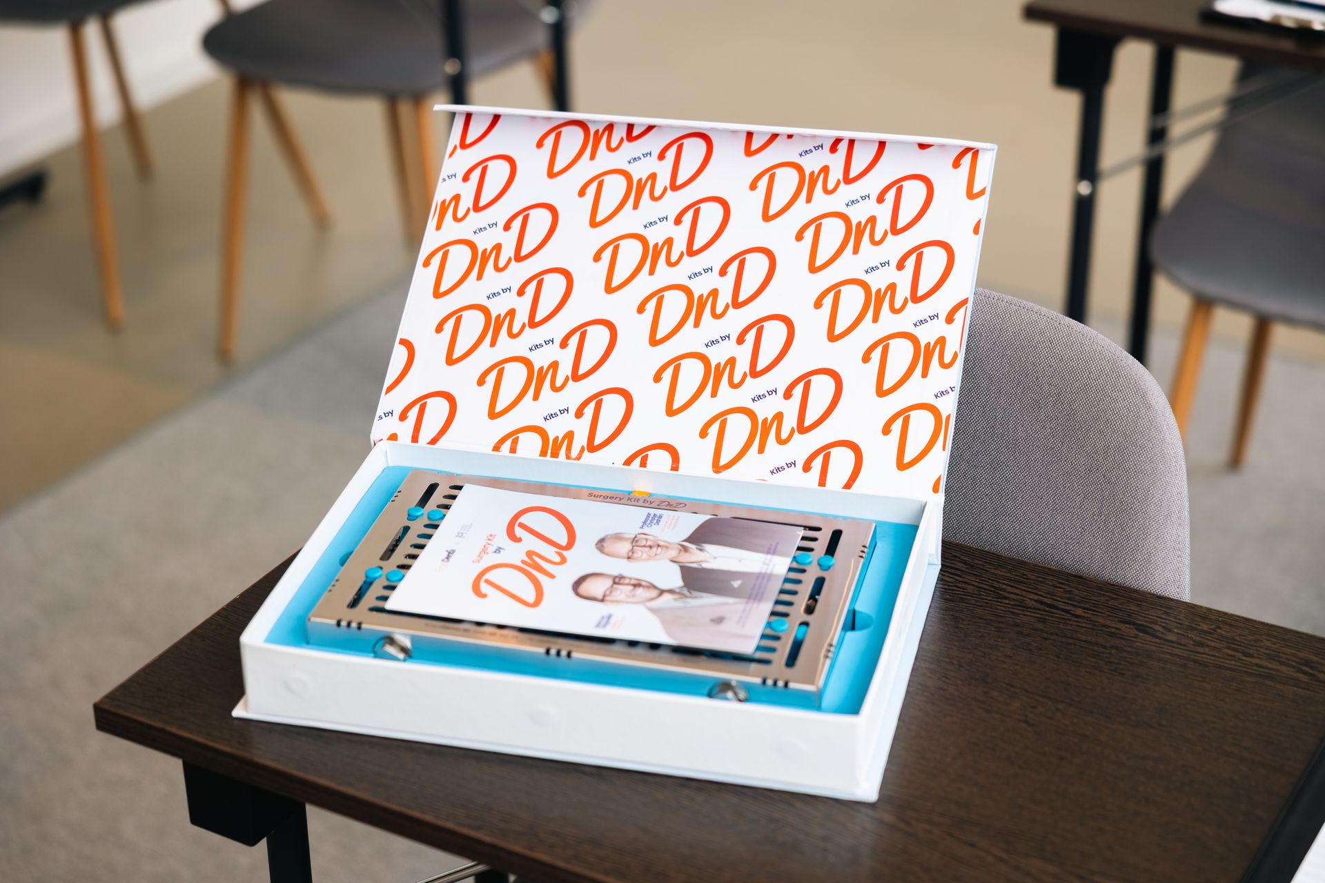 Surgery Kit 9919 close-up — ErgoSteel Plus handles with surgical instruments for oral surgery and GBR